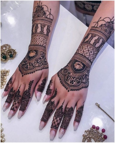 Aesthetically Pleasing Finger Mehndi Design